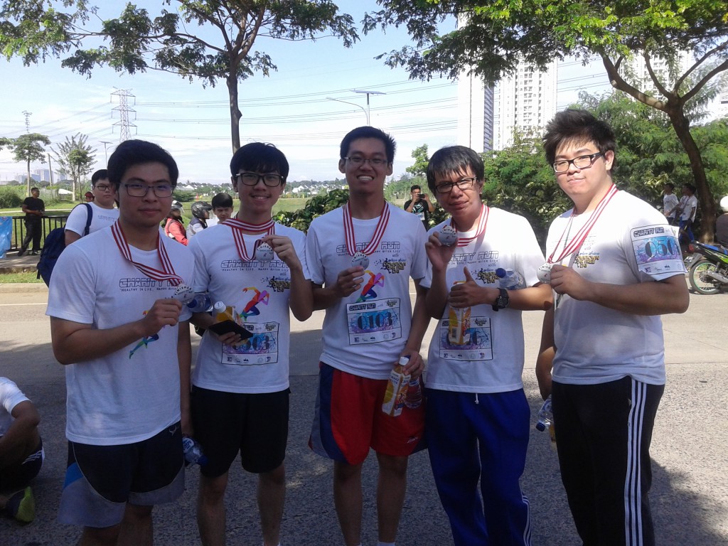 Finish the run with my friends [2]